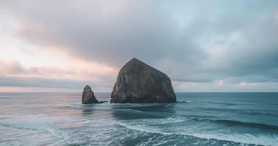 Morro Rock, California: History, Hiking Trails & What to Know